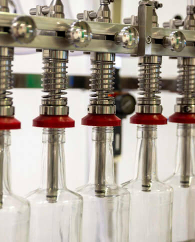 Llenadora y tapadora de botellas Llenadora y tapadora de botellas