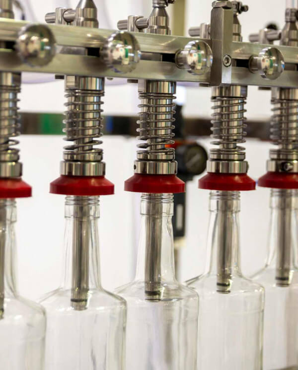 Llenadora y tapadora de botellas Llenadora y tapadora de botellas
