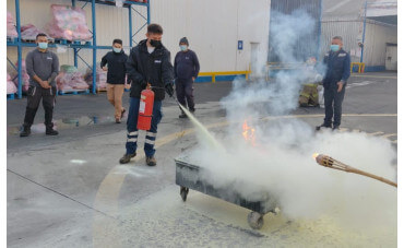Primera Compañía de Bomberos de Buin capacita a trabajadores de Plaspak Primera Compañía de Bomberos de Buin capacita a trabajadores de Plaspak